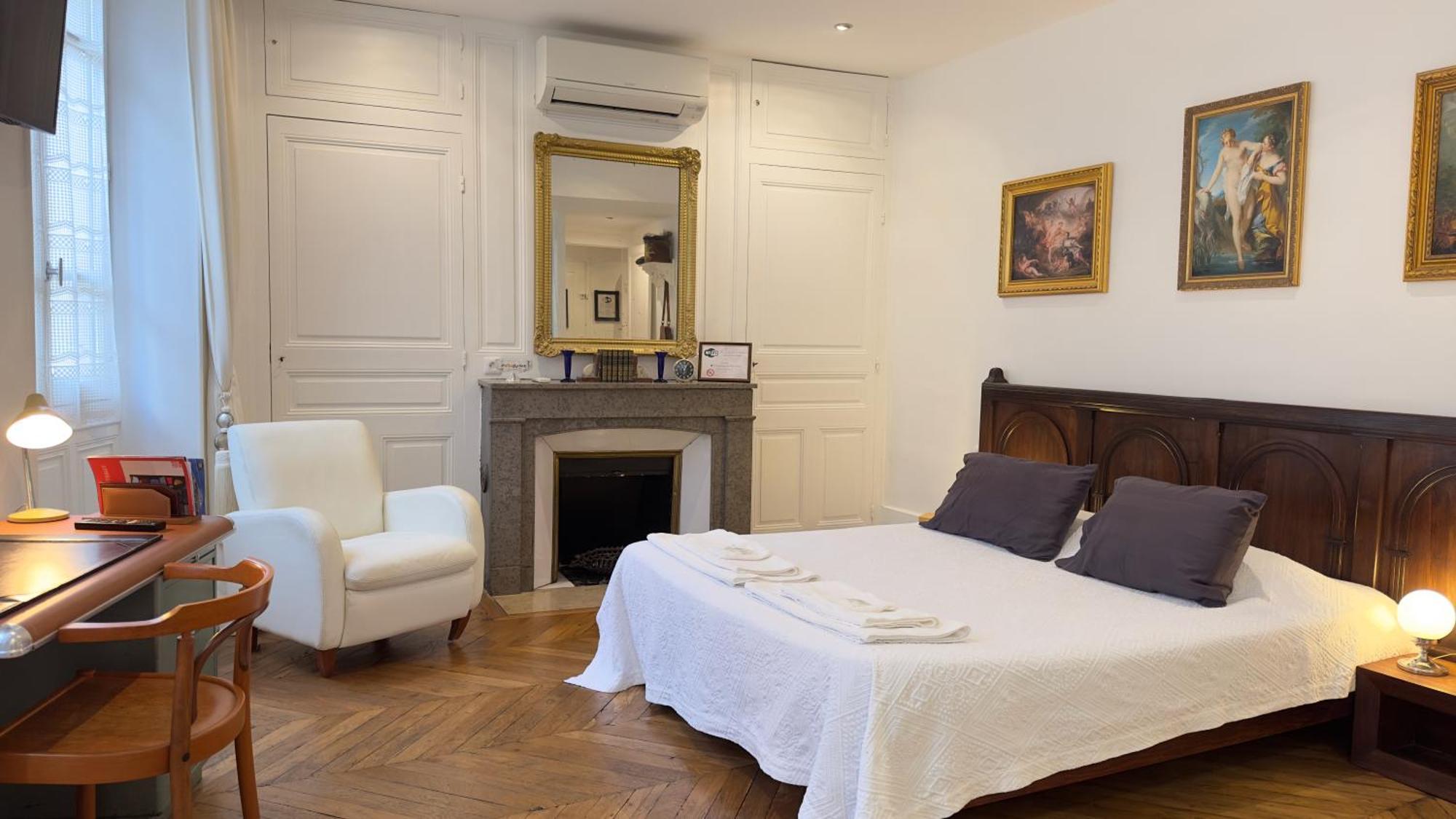 Chambre De Charme Au Coeur Du Vieux Valence - Confort & Calme Dış mekan fotoğraf