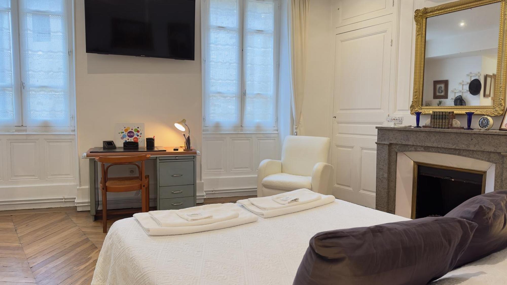 Chambre De Charme Au Coeur Du Vieux Valence - Confort & Calme Dış mekan fotoğraf