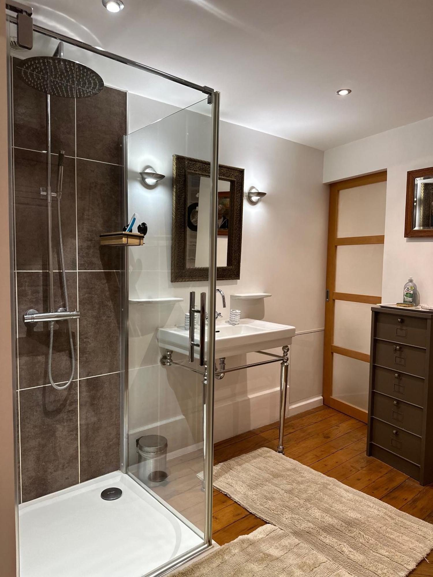 Chambre De Charme Au Coeur Du Vieux Valence - Confort & Calme Dış mekan fotoğraf